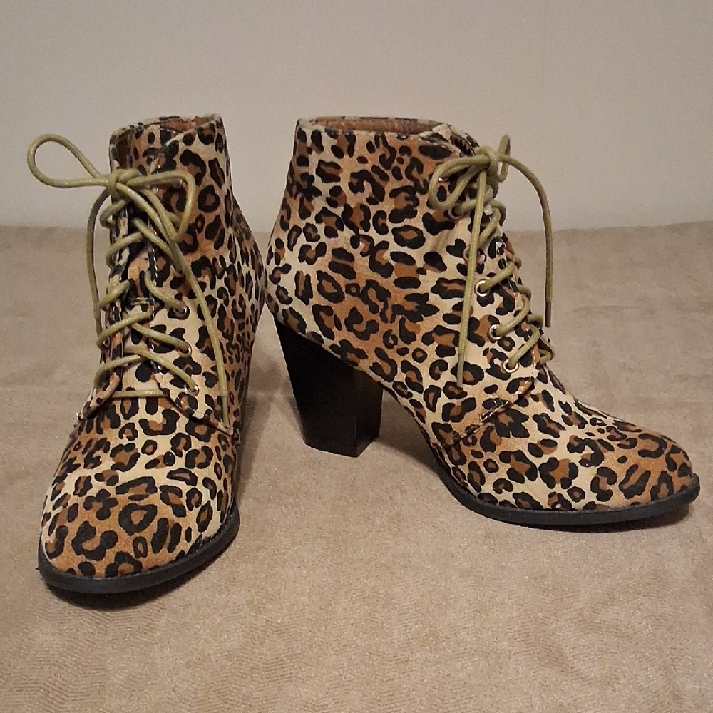 Jilly-3 Womans Chunky Thick Heel Ankle Lace Up Cheetah Leopard Print Ankle Boots